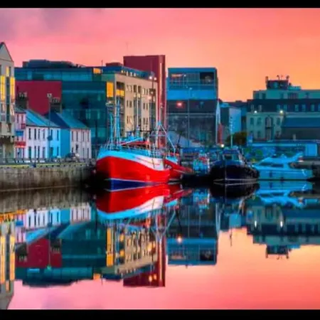 2 Bedroom Deluxe Centre Location Location Free Parking Appartement