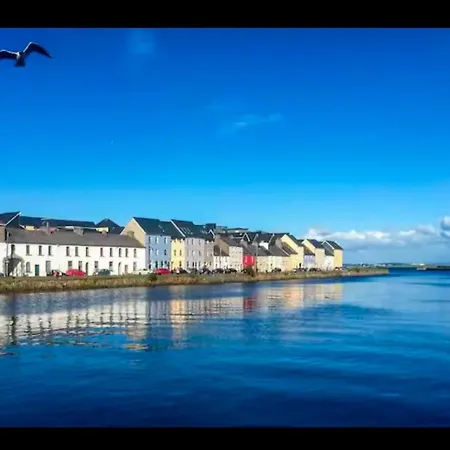 2 Bedroom Deluxe Centre Location Location Free Parking *