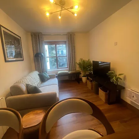 2 Bedroom Deluxe Centre Location Location Free Parking *