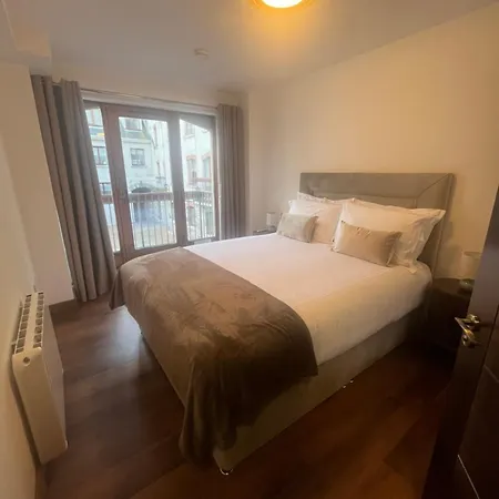 2 Bedroom Deluxe Centre Location Location Free Parking