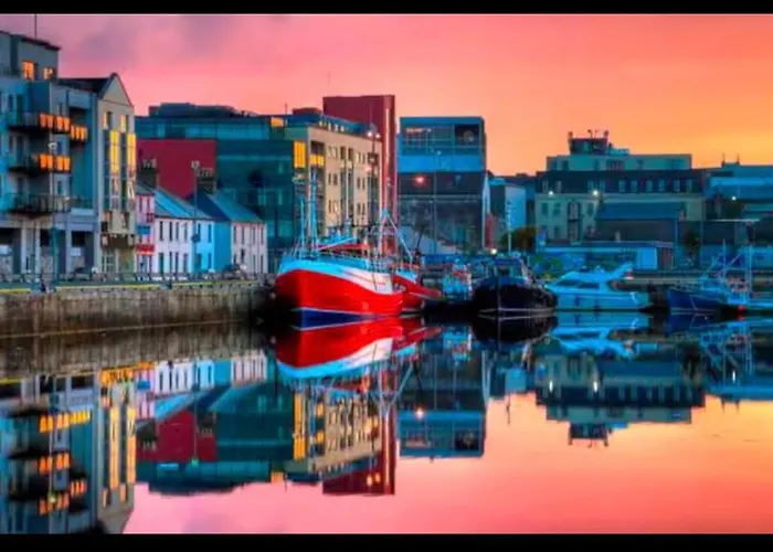 2 Bedroom Deluxe Centre Location Location Free Parking Apartament