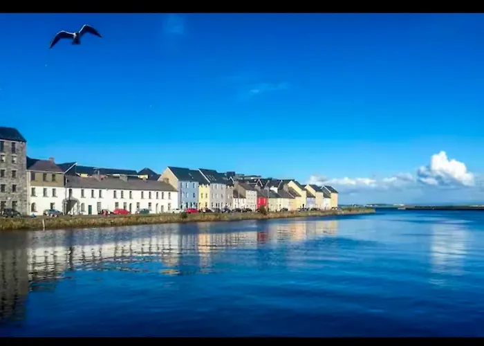 2 Bedroom Deluxe Centre Location Location Free Parking *