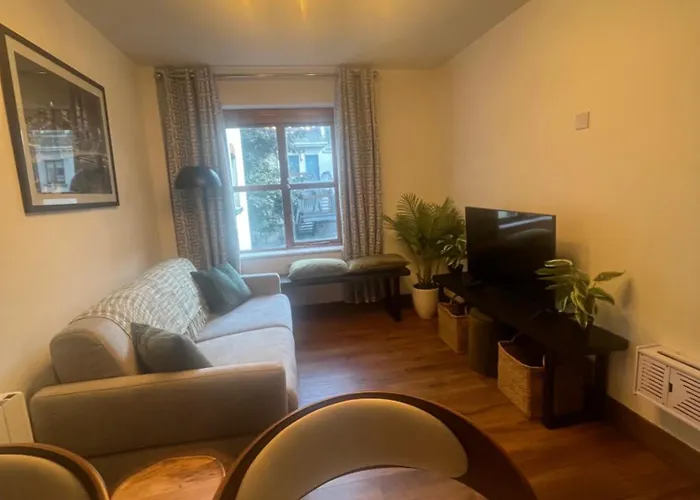 2 Bedroom Deluxe Centre Location Location Free Parking *