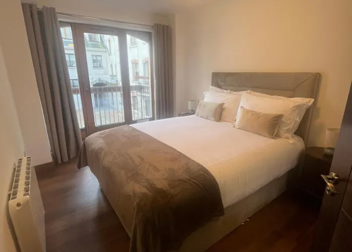 2 Bedroom Deluxe Centre Location Location Free Parking